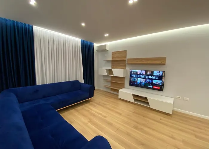 8th Floor Luxury Apartment *